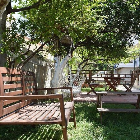 Modern Apartment With Garden 키사모스 외부 사진